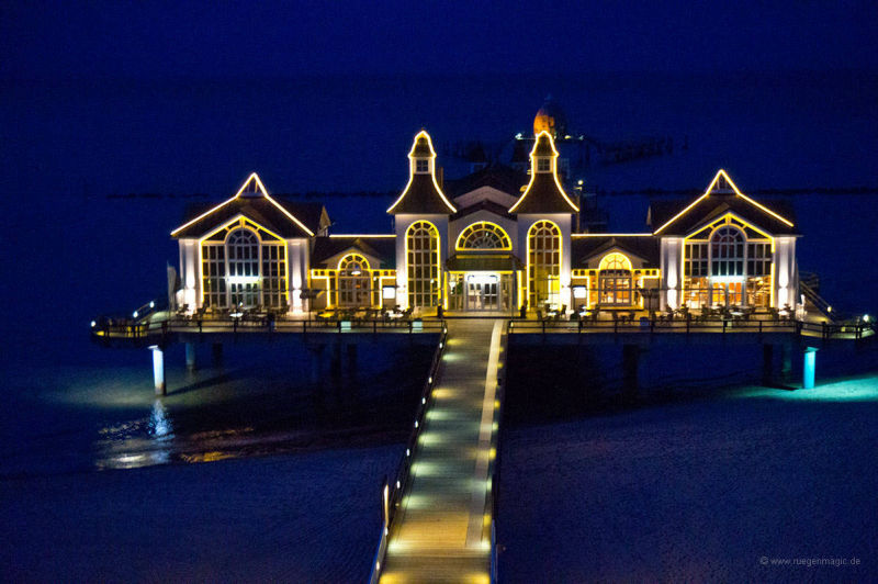 Die Seebrücke Sellin bei Nacht
